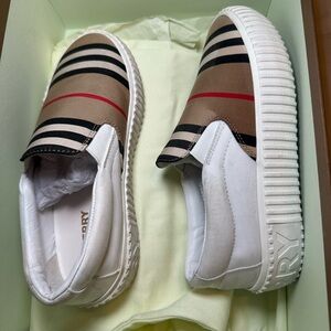 Kids Burberry shoes size 13-1